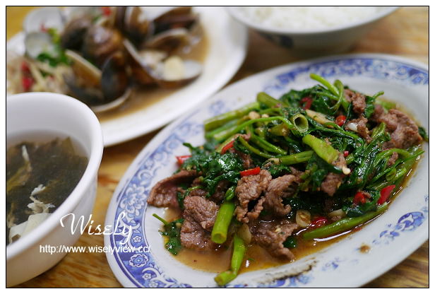 【食記】台北市。大安區：通化街夜市＠駱記小炒～50年沙茶牛肉老店，捷運信義安和站美食