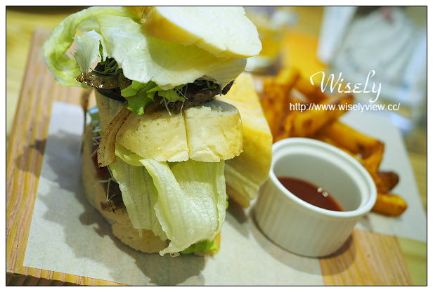 【食記】台北信義。捷運市政府站：疊疊樂鬆餅三明治(松菸店)＠童趣壁畫下午茶～捷運市政府站美食