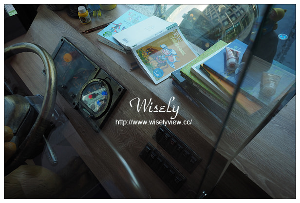 【遊記】台北市。信義區：幾米公車(月亮忘記了)＠通往「遺忘、記住」，信義路五段100號