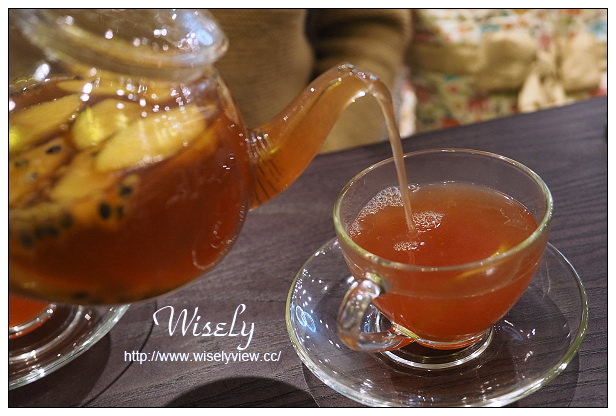 【食記】台北市。中正區：瓦法奇朵(台北車站店)＠牛排買一送一至12/4，輕食料理也好吃