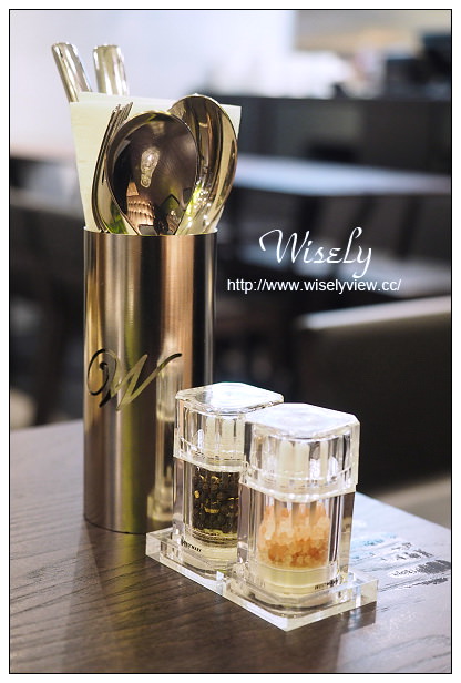 【食記】台北市。中正區：瓦法奇朵(台北車站店)＠牛排買一送一至12/4，輕食料理也好吃