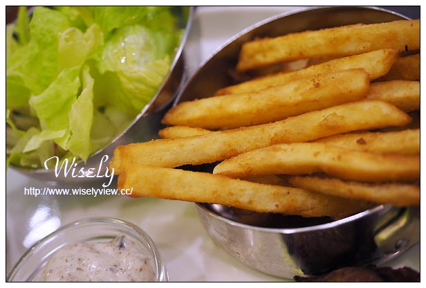 【食記】台北市。中正區：瓦法奇朵(台北車站店)＠牛排買一送一至12/4，輕食料理也好吃