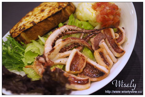 【食記】台北市。中正區：瓦法奇朵(台北車站店)＠牛排買一送一至12/4，輕食料理也好吃