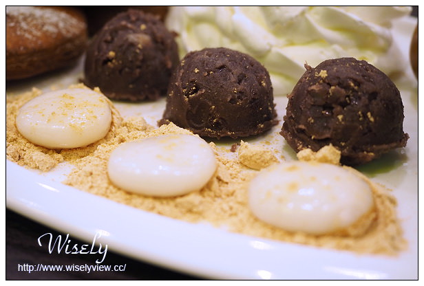 【食記】台北市。中正區：瓦法奇朵(台北車站店)＠牛排買一送一至12/4，輕食料理也好吃