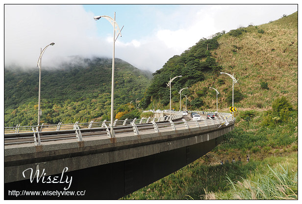 【遊記】台北市。北投區：陽明山芒草景點＠小油坑橋～仰望火山噴氣孔與歐風秋芒景色
