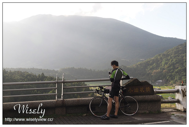 【遊記】台北市。北投區：陽明山芒草景點＠小油坑橋～仰望火山噴氣孔與歐風秋芒景色