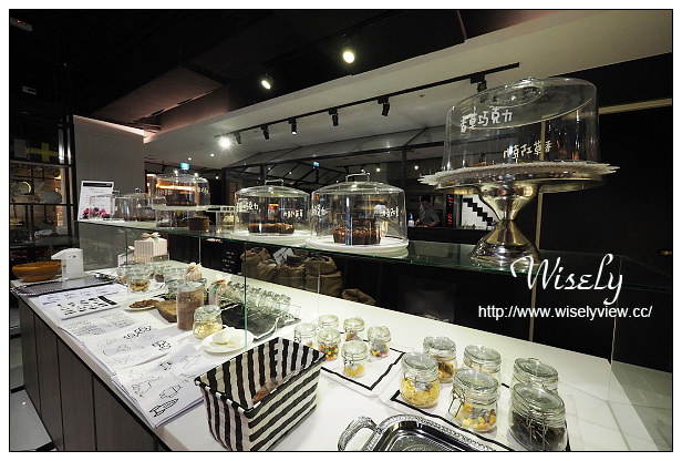 【食記】台北市。松山區:BAC CHOCOLATE WORLD in PAUSE & BITE輕・甜食空間@可可入菜的黑白創意餐廳~ 【食記】台北市。松山區:BAC CHOCOLATE WORLD in PAUSE & BITE輕・甜食空間@可可入菜的黑白創意餐廳~