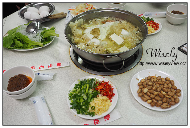 台北萬華。清香廣東汕頭沙茶火鍋︱西門町老字號美食，用餐環境也復古