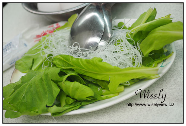 台北萬華。清香廣東汕頭沙茶火鍋︱西門町老字號美食，用餐環境也復古