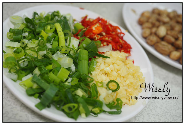 台北萬華。清香廣東汕頭沙茶火鍋︱西門町老字號美食，用餐環境也復古