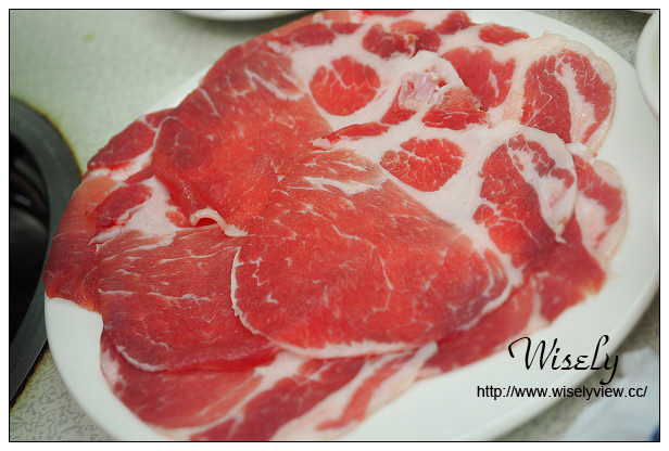 台北萬華。清香廣東汕頭沙茶火鍋︱西門町老字號美食，用餐環境也復古