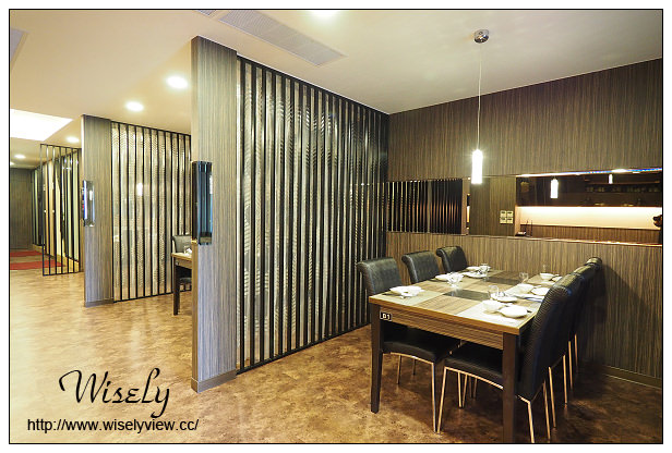 【食記】高雄市。苓雅區：食尚圓桌海鮮鍋物＠雙人海陸活龍蝦套餐，份量多夠超值！