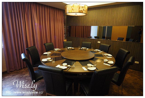 【食記】高雄市。苓雅區：食尚圓桌海鮮鍋物＠雙人海陸活龍蝦套餐，份量多夠超值！