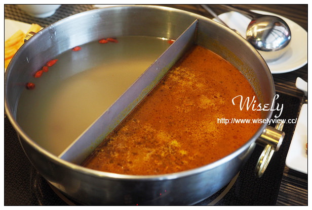 【食記】高雄市。苓雅區：食尚圓桌海鮮鍋物＠雙人海陸活龍蝦套餐，份量多夠超值！