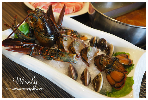 【食記】高雄市。苓雅區：食尚圓桌海鮮鍋物＠雙人海陸活龍蝦套餐，份量多夠超值！