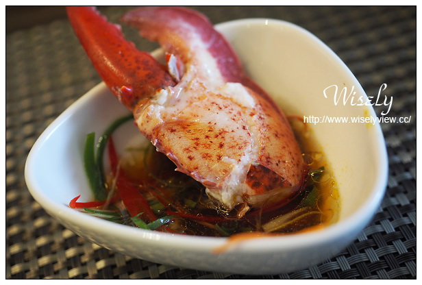 【食記】高雄市。苓雅區：食尚圓桌海鮮鍋物＠雙人海陸活龍蝦套餐，份量多夠超值！