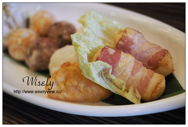 【食記】高雄市。苓雅區：食尚圓桌海鮮鍋物＠雙人海陸活龍蝦套餐，份量多夠超值！