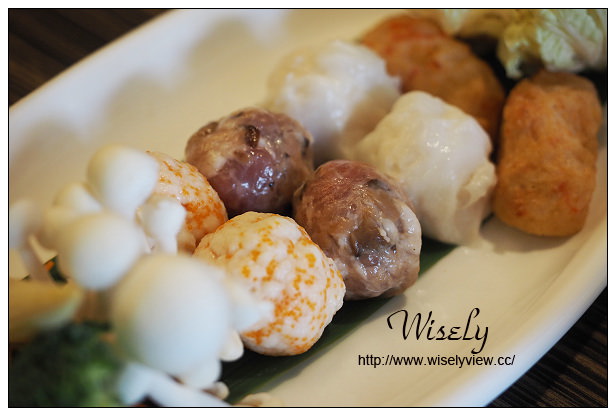 【食記】高雄市。苓雅區：食尚圓桌海鮮鍋物＠雙人海陸活龍蝦套餐，份量多夠超值！