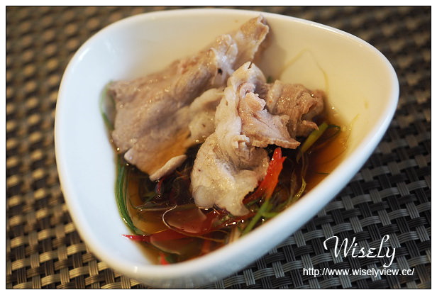 【食記】高雄市。苓雅區：食尚圓桌海鮮鍋物＠雙人海陸活龍蝦套餐，份量多夠超值！