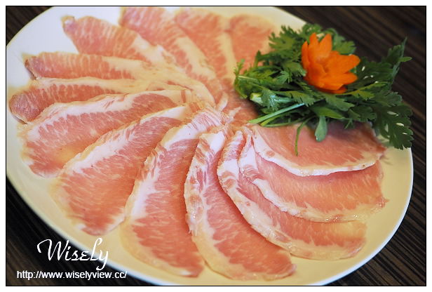 【食記】高雄市。苓雅區：食尚圓桌海鮮鍋物＠雙人海陸活龍蝦套餐，份量多夠超值！