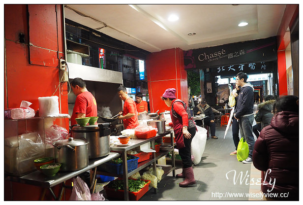 【食記】新北市。新店區：劉記快炒＠深夜騎樓宵夜美食，位於耕莘醫院斜對面