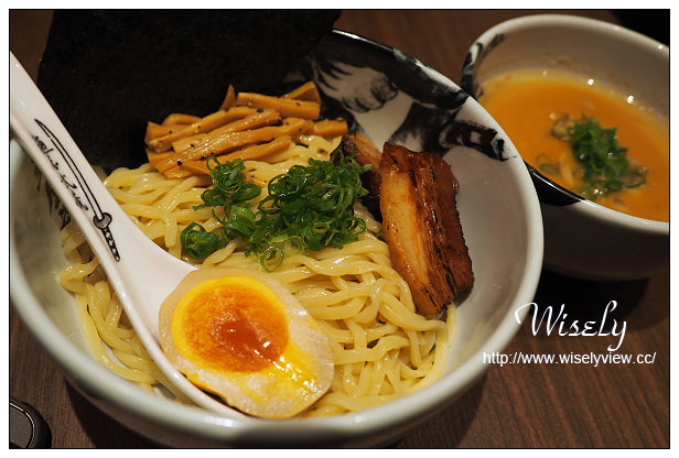 【食記】台北信義。捷運市政府站：麵屋武藏(虎洞)＠微風松高B2分店，限定雙叉燒太刀拉麵