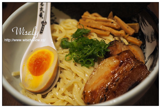 【食記】台北信義。捷運市政府站：麵屋武藏(虎洞)＠微風松高B2分店，限定雙叉燒太刀拉麵