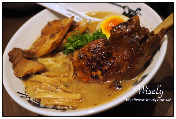 【食記】台北信義。捷運市政府站：麵屋武藏(虎洞)＠微風松高B2分店，限定雙叉燒太刀拉麵