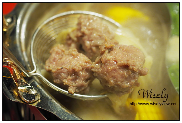 【食記】台北市。信義區：非常牛火鍋＠台南的溫體牛肉，肉質新鮮走中高價位