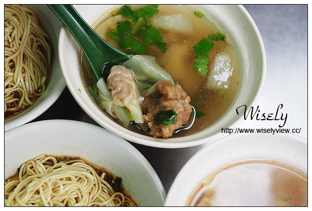 【遊記】宜蘭市。在地人老街美食景點一日遊：昭應宮(安太歲)、中山公園(歡樂宜蘭年)、大貓扁食店(餛飩排骨麵)、宜蘭伴手禮(三源臘味行、老增壽蜜餞)、東門夜市、幾米公園