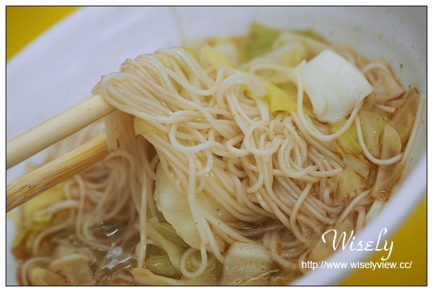 【食記】新北市。永和區：樂華夜市美食掃攤＠王師父金月娘(月餅)、北港肉焿(炸三鮮、魯肉飯)、永美雪花冰(抹茶紅豆、綜合巧克力OREO)、莊家班麻油雞二店(麻油綜合&里肌肉)