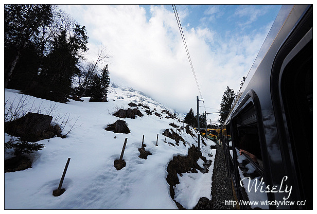 【旅行】歐洲。瑞士：因特拉肯(Interlaken)自由行_Day02＠少女峰鐵道遊、萬年冰宮、史芬克斯觀景台、瑞士蓮巧克力店、SnowpenAir(2015雪山音樂節)、市區河畔色溫隨拍
