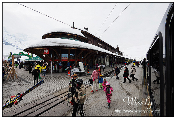 【旅行】歐洲。瑞士：因特拉肯(Interlaken)自由行_Day02＠少女峰鐵道遊、萬年冰宮、史芬克斯觀景台、瑞士蓮巧克力店、SnowpenAir(2015雪山音樂節)、市區河畔色溫隨拍