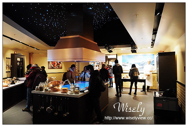 【旅行】歐洲。瑞士：因特拉肯(Interlaken)自由行_Day02＠少女峰鐵道遊、萬年冰宮、史芬克斯觀景台、瑞士蓮巧克力店、SnowpenAir(2015雪山音樂節)、市區河畔色溫隨拍