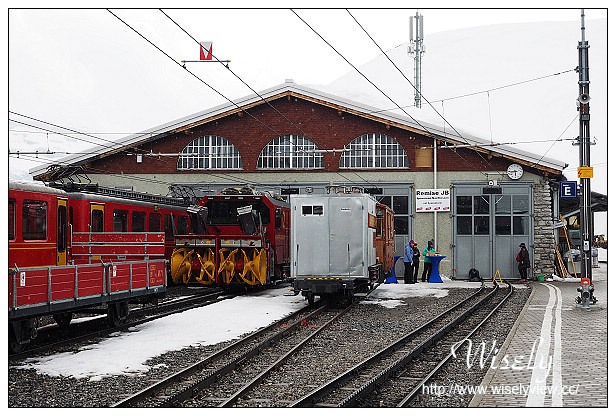 【旅行】歐洲。瑞士：因特拉肯(Interlaken)自由行_Day02＠少女峰鐵道遊、萬年冰宮、史芬克斯觀景台、瑞士蓮巧克力店、SnowpenAir(2015雪山音樂節)、市區河畔色溫隨拍