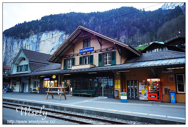 【旅行】歐洲。瑞士：因特拉肯(Interlaken)自由行_Day02＠少女峰鐵道遊、萬年冰宮、史芬克斯觀景台、瑞士蓮巧克力店、SnowpenAir(2015雪山音樂節)、市區河畔色溫隨拍