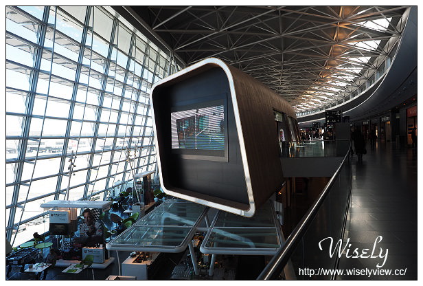【旅行】歐洲。瑞士：因特拉肯(Interlaken)自由行_Day06＠蘇黎世機場（Zurich Airport）必買必逛必吃分享～Duty Free Store、Confiserie Sprungli史普力巧克力、Lindt瑞士蓮巧克力、The Spirit of Switzerland、Schweizer Heimatwerk