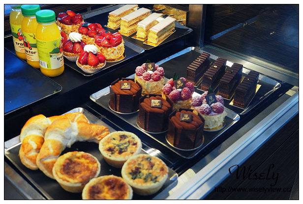 【旅行】歐洲。瑞士：因特拉肯(Interlaken)自由行_Day06＠蘇黎世機場（Zurich Airport）必買必逛必吃分享～Duty Free Store、Confiserie Sprungli史普力巧克力、Lindt瑞士蓮巧克力、The Spirit of Switzerland、Schweizer Heimatwerk