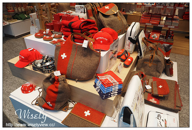 【旅行】歐洲。瑞士：因特拉肯(Interlaken)自由行_Day06＠蘇黎世機場（Zurich Airport）必買必逛必吃分享～Duty Free Store、Confiserie Sprungli史普力巧克力、Lindt瑞士蓮巧克力、The Spirit of Switzerland、Schweizer Heimatwerk
