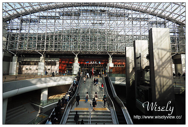 【旅行】日本。北陸自由行七日遊_Day02-1：金澤車站(平岡野神社、金沢百番街)，近江町市場美食(廻る近江町市場寿し、金沢カレーのチャンピオン、良緣堂茶樂、だし巻屋、金沢咖啡)，尾山神社(東西混合牌樓，祭祀加賀藩-前田利家)