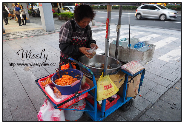 【食記】台北市。中山區：阿俊大腸麵線/甜不辣、阿梅油飯/冬粉＠捷運行天宮站美食