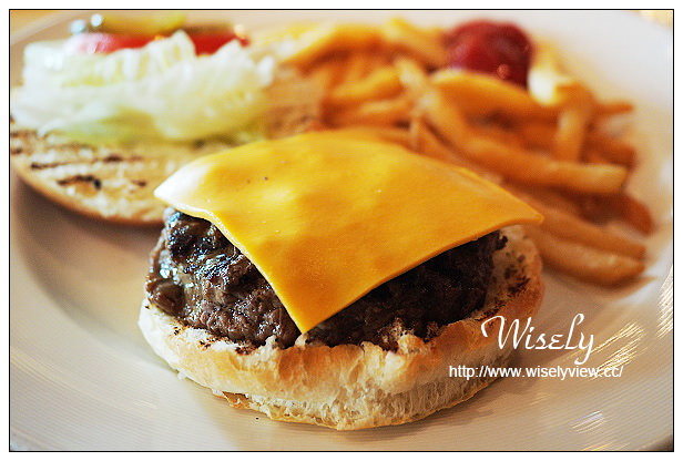 【旅行】日本沖繩。巨匠旅遊：藍寶石公主遊輪_Day02＠國際通一日遊～沖繩限定明信片、星巴克沖繩杯、鹽屋冰淇淋、牧志公設市場採購、大眾酒場立足屋、守禮堂(除魔獅子/風獅爺)、まんまる商店(沖繩鄉土料理居酒屋)、御菓子御殿