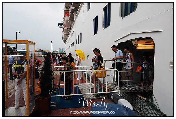 【旅行】日本沖繩。巨匠旅遊：藍寶石公主遊輪_Day02＠國際通一日遊～沖繩限定明信片、星巴克沖繩杯、鹽屋冰淇淋、牧志公設市場採購、大眾酒場立足屋、守禮堂(除魔獅子/風獅爺)、まんまる商店(沖繩鄉土料理居酒屋)、御菓子御殿