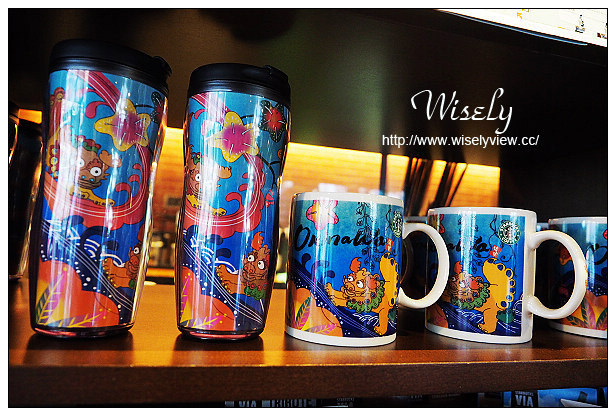 【旅行】日本沖繩。巨匠旅遊：藍寶石公主遊輪_Day02＠國際通一日遊～沖繩限定明信片、星巴克沖繩杯、鹽屋冰淇淋、牧志公設市場採購、大眾酒場立足屋、守禮堂(除魔獅子/風獅爺)、まんまる商店(沖繩鄉土料理居酒屋)、御菓子御殿