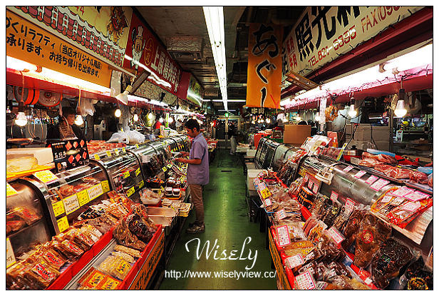 【旅行】日本沖繩。巨匠旅遊：藍寶石公主遊輪_Day02＠國際通一日遊～沖繩限定明信片、星巴克沖繩杯、鹽屋冰淇淋、牧志公設市場採購、大眾酒場立足屋、守禮堂(除魔獅子/風獅爺)、まんまる商店(沖繩鄉土料理居酒屋)、御菓子御殿