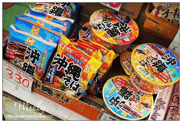 【旅行】日本沖繩。巨匠旅遊：藍寶石公主遊輪_Day02＠國際通一日遊～沖繩限定明信片、星巴克沖繩杯、鹽屋冰淇淋、牧志公設市場採購、大眾酒場立足屋、守禮堂(除魔獅子/風獅爺)、まんまる商店(沖繩鄉土料理居酒屋)、御菓子御殿