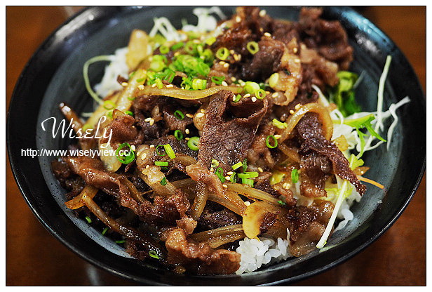 【旅行】日本沖繩。巨匠旅遊：藍寶石公主遊輪_Day02＠國際通一日遊～沖繩限定明信片、星巴克沖繩杯、鹽屋冰淇淋、牧志公設市場採購、大眾酒場立足屋、守禮堂(除魔獅子/風獅爺)、まんまる商店(沖繩鄉土料理居酒屋)、御菓子御殿