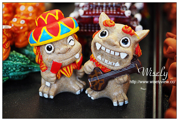 【旅行】日本沖繩。巨匠旅遊：藍寶石公主遊輪_Day02＠國際通一日遊～沖繩限定明信片、星巴克沖繩杯、鹽屋冰淇淋、牧志公設市場採購、大眾酒場立足屋、守禮堂(除魔獅子/風獅爺)、まんまる商店(沖繩鄉土料理居酒屋)、御菓子御殿