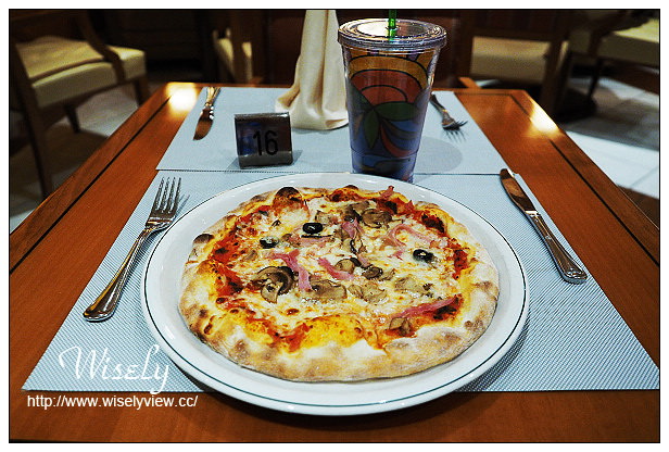 【旅行】日本沖繩。巨匠旅遊：藍寶石公主遊輪_Day02＠國際通一日遊～沖繩限定明信片、星巴克沖繩杯、鹽屋冰淇淋、牧志公設市場採購、大眾酒場立足屋、守禮堂(除魔獅子/風獅爺)、まんまる商店(沖繩鄉土料理居酒屋)、御菓子御殿