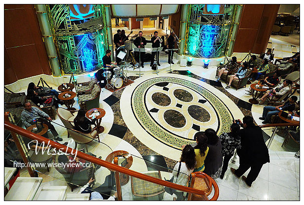 【旅行】日本沖繩。巨匠旅遊：藍寶石公主遊輪_Day02＠國際通一日遊～沖繩限定明信片、星巴克沖繩杯、鹽屋冰淇淋、牧志公設市場採購、大眾酒場立足屋、守禮堂(除魔獅子/風獅爺)、まんまる商店(沖繩鄉土料理居酒屋)、御菓子御殿